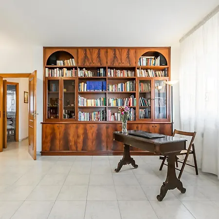 Palazzo Reale & Piazza Indipendenza Roomy Flat Palermo
