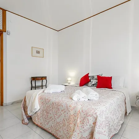 Apartamento Palazzo Reale & Piazza Indipendenza Roomy Flat
