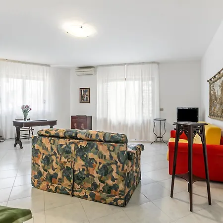 Palazzo Reale & Piazza Indipendenza Roomy Flat * Palermo