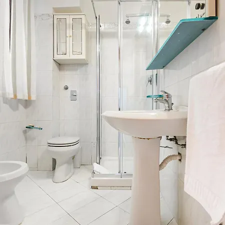 Palazzo Reale & Piazza Indipendenza Roomy Flat *