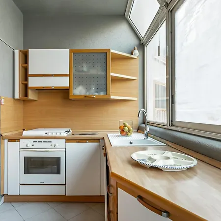 شقة Palazzo Reale & Piazza Indipendenza Roomy Flat