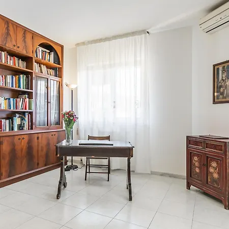 Palazzo Reale & Piazza Indipendenza Roomy Flat * Palermo